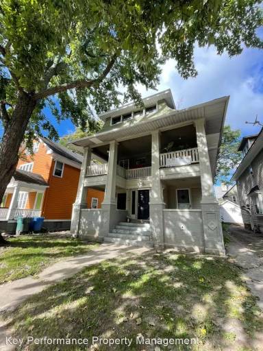 Main picture of 95 Woodlawn St