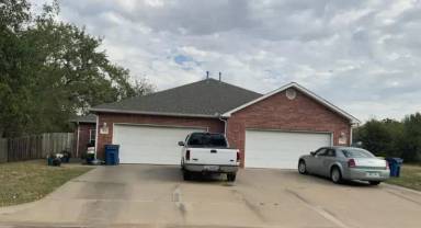 Main picture of 810 W Airport Rd
