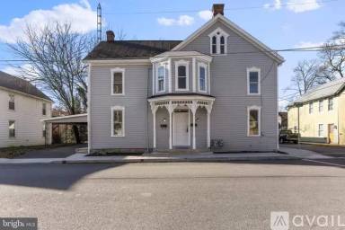 Main picture of 102 E Seminary St