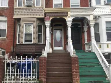 Main picture of 258 Broad St