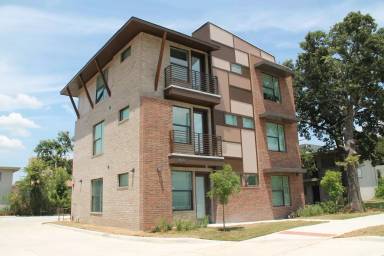 Main picture of 808 S Welch St