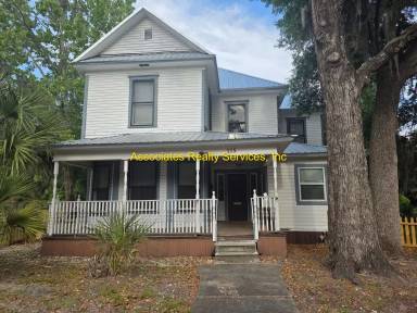 Main picture of 115 NE 9th St