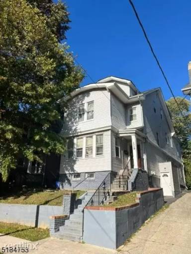 Main picture of 87 Lyons Ave