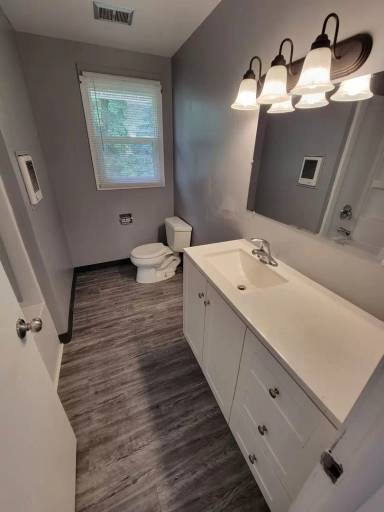 Main picture of 1611 Freedom Rd