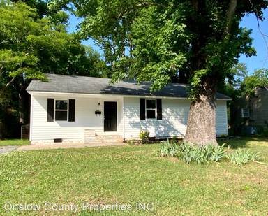 Main picture of 504 Oak Ln