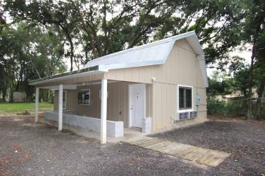 Main picture of 2435 E Johnson Ave