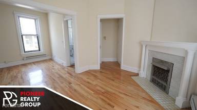 Main picture of 428-438 W Belden Ave