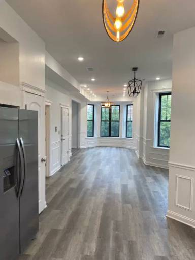 Main picture of 435 E 48th Pl