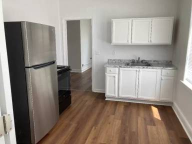 Main picture of 11 E 7th St