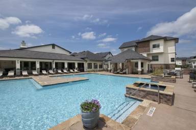 Main picture of The Townhomes At Lake Park