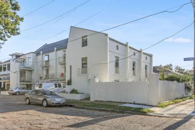 Main picture of 1632 4th St