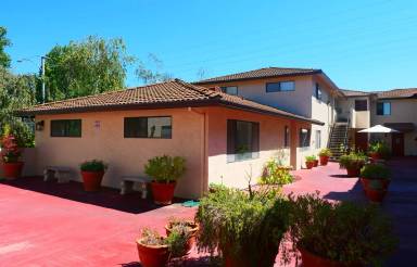 Main picture of 695 S Knickerbocker Dr