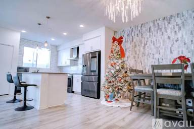 Main picture of 5503 Sandcliff Ln