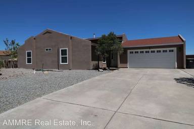 Main picture of 668 Emerald Dr NE