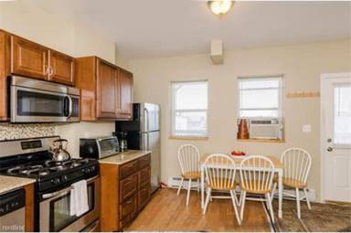 Main picture of 451 Meridian St