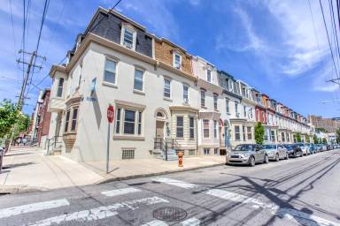 Main picture of 4043 Sansom St