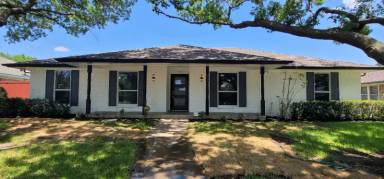 Main picture of 900 Westminster Dr