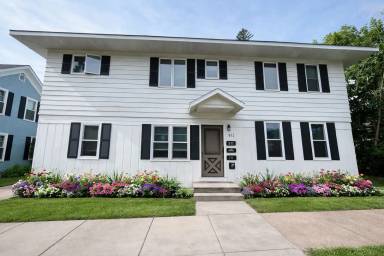 Main picture of 812 Chicago Ave