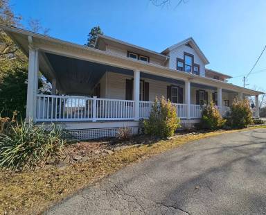 Main picture of 565 Trinity Rd