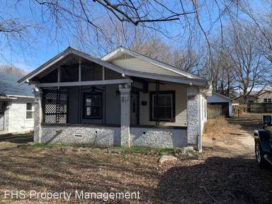 Main picture of 2216 N Rogers Ave