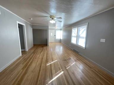 Main picture of 1561 S Pickwick Ave