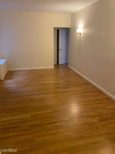 Main picture of 218 W 10th St