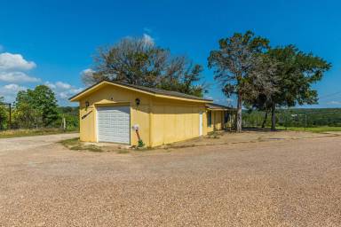 Main picture of 142 County Road 1604