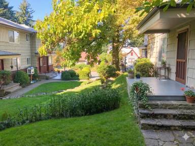 Main picture of 6634 E Burnside St