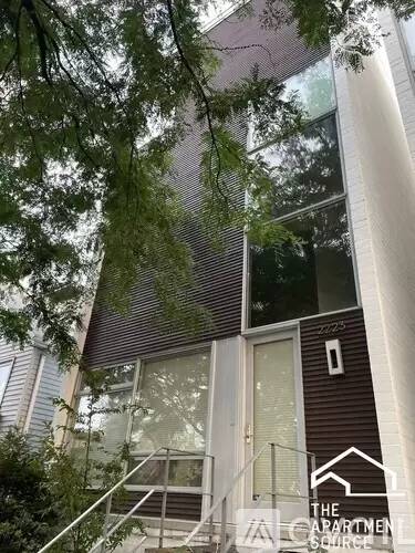 Main picture of 2223 W Rice St