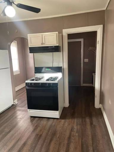 Main picture of 208 W Wabash Ave