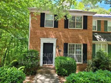 Main picture of 1938 Ivy Glen Dr SE
