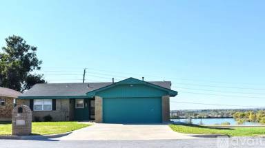 Main picture of 212 SE Surrey Pl