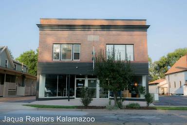 Main picture of 923 S Burdick St