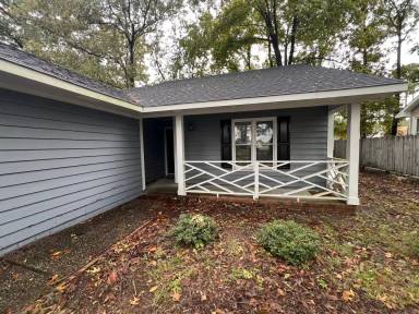 Main picture of 6670 Winchester St