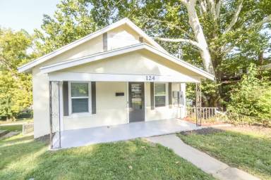 Main picture of 124 Riverside Dr