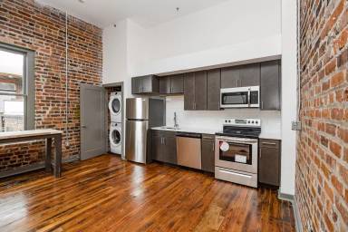 Main picture of 1711 E Main St