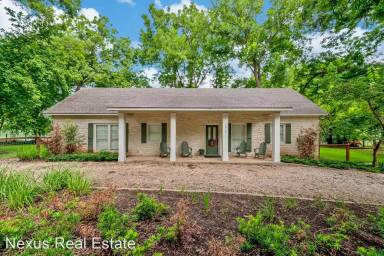 Main picture of 2910 Edgewater Dr