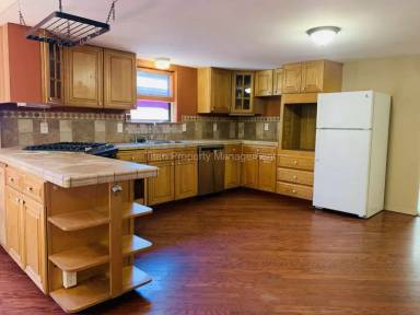 Main picture of 954 Riverside Dr