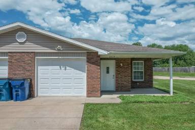 Main picture of 230 N Summit Dr