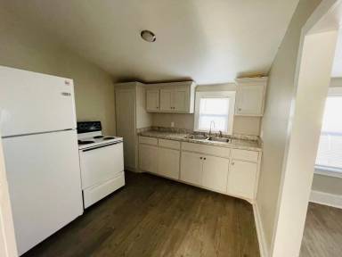 Main picture of 805 W 3rd St