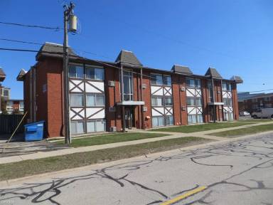 Main picture of 9504 Glenlake Ave