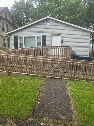 Main picture of 176 Parkway Dr