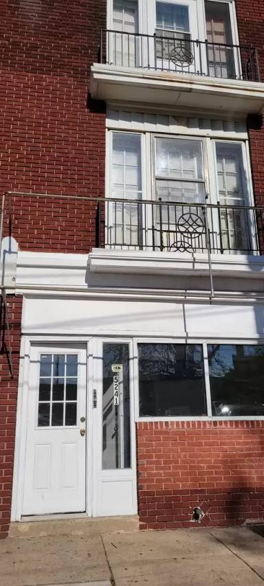 Main picture of 5241 Oxford Ave