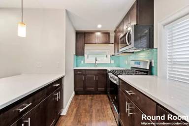 Main picture of 2 Chestnut Pl