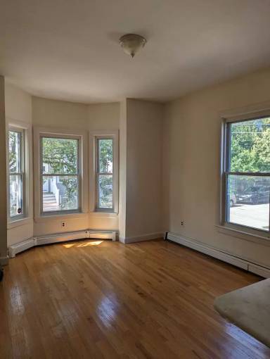 Main picture of 13 Houghton St