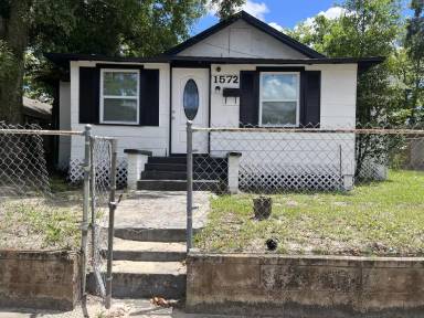 Main picture of 1572 W 36th St