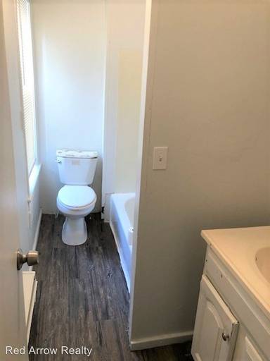 Main picture of 13 E 21st St