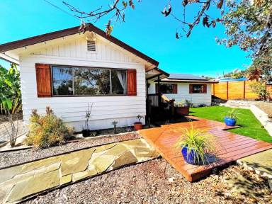 Main picture of 225 Poinsettia Ave