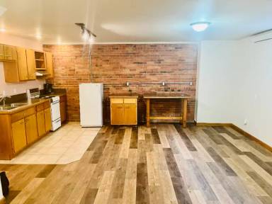 Main picture of 124 S 2nd St