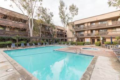 Main picture of Warner West